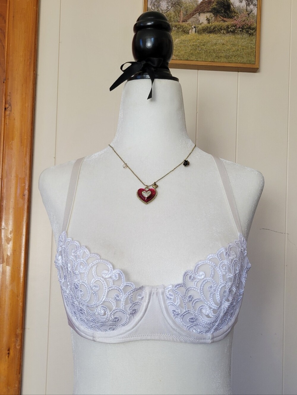 2009 Victoria's Secret | White Lace Balconette Bralette | 34 B